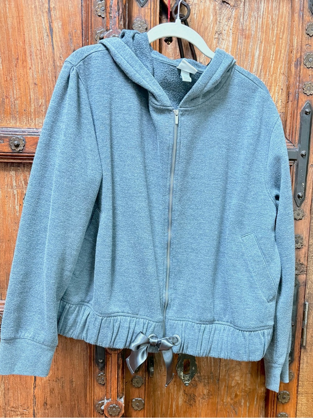 A New Day Gray Zip-Up Hoodie
Jacket with Elastic Waist and Satin Tie
SZ XXL